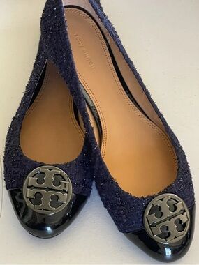 WORN ONCE! LIKE NEW!TORY BURCH CHELSEA CAP TOE BALLET FLAT NAVY/BLACK SIZE 6.5